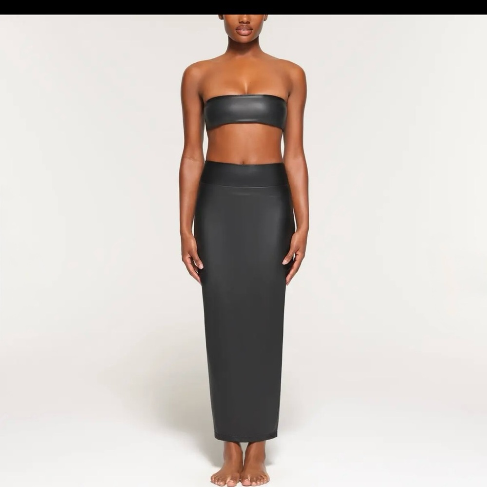 SKIMS FAUX LEATHER SWIM SKIRT ONYX XXS